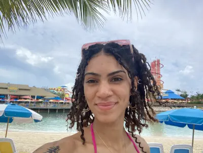 calista-cococay-selfie