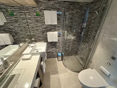 Loft suite bathroom