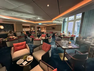 Suite lounge